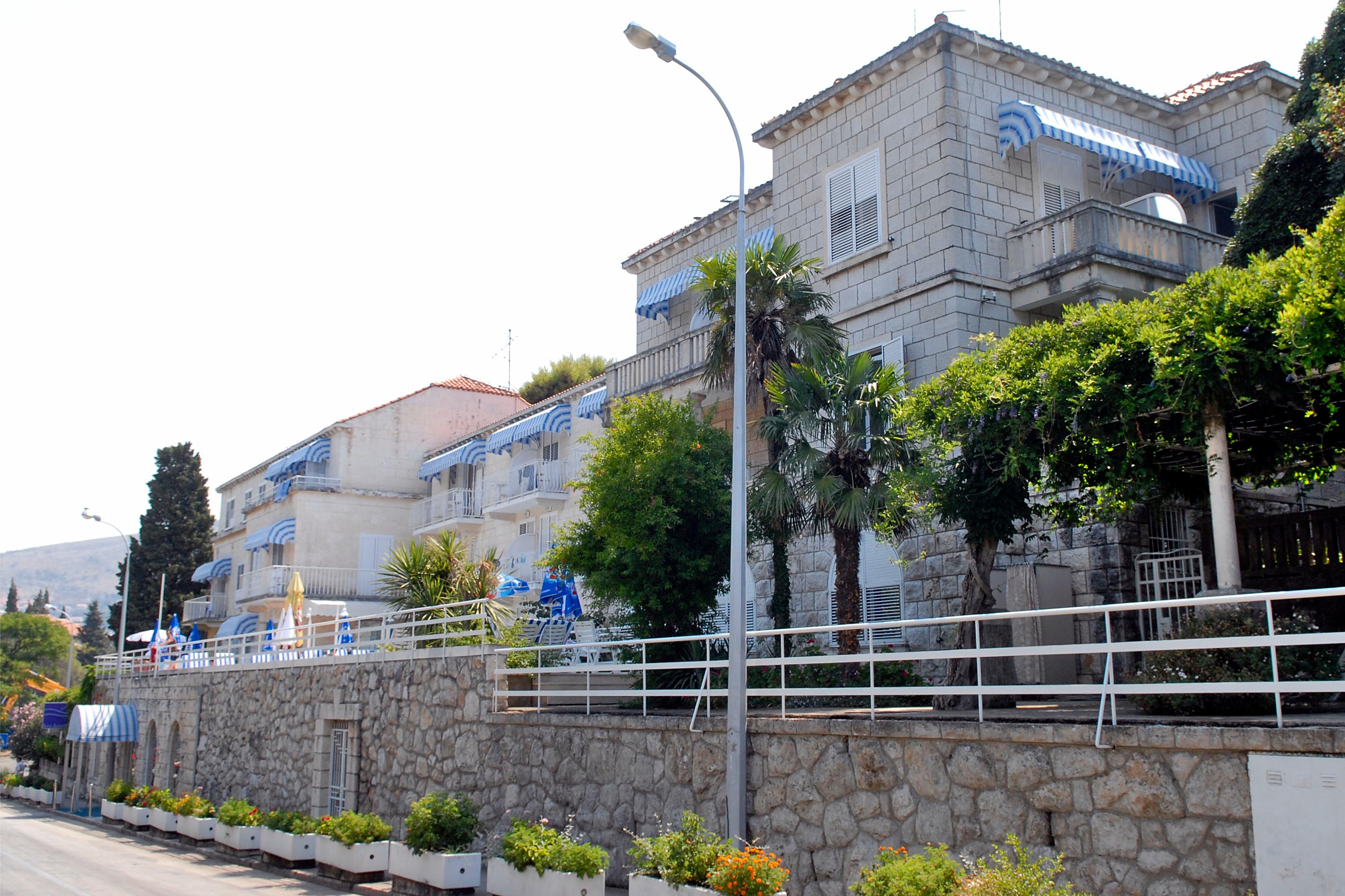 Komodor Hotel