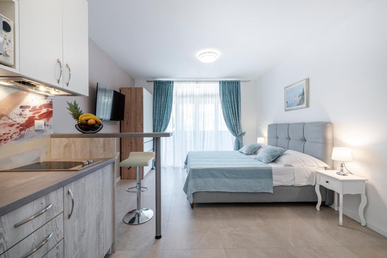 Oyo Deluxe Apartment *