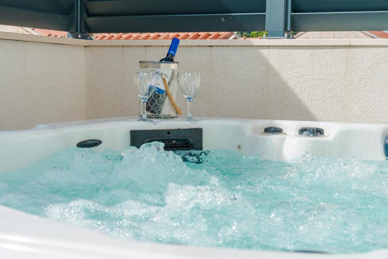 New Deluxe Jacuzzi Ana