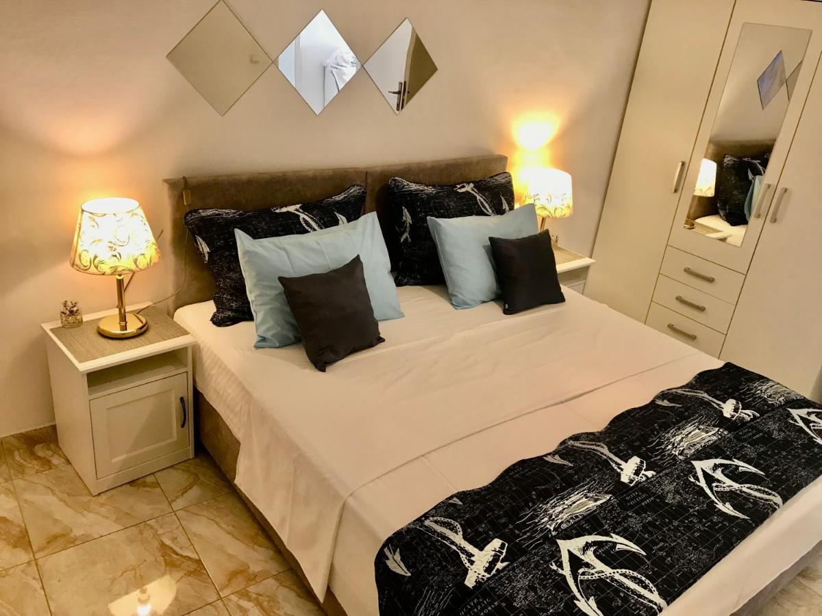 Charming View Old Town Ap, With Free Parking Apartment