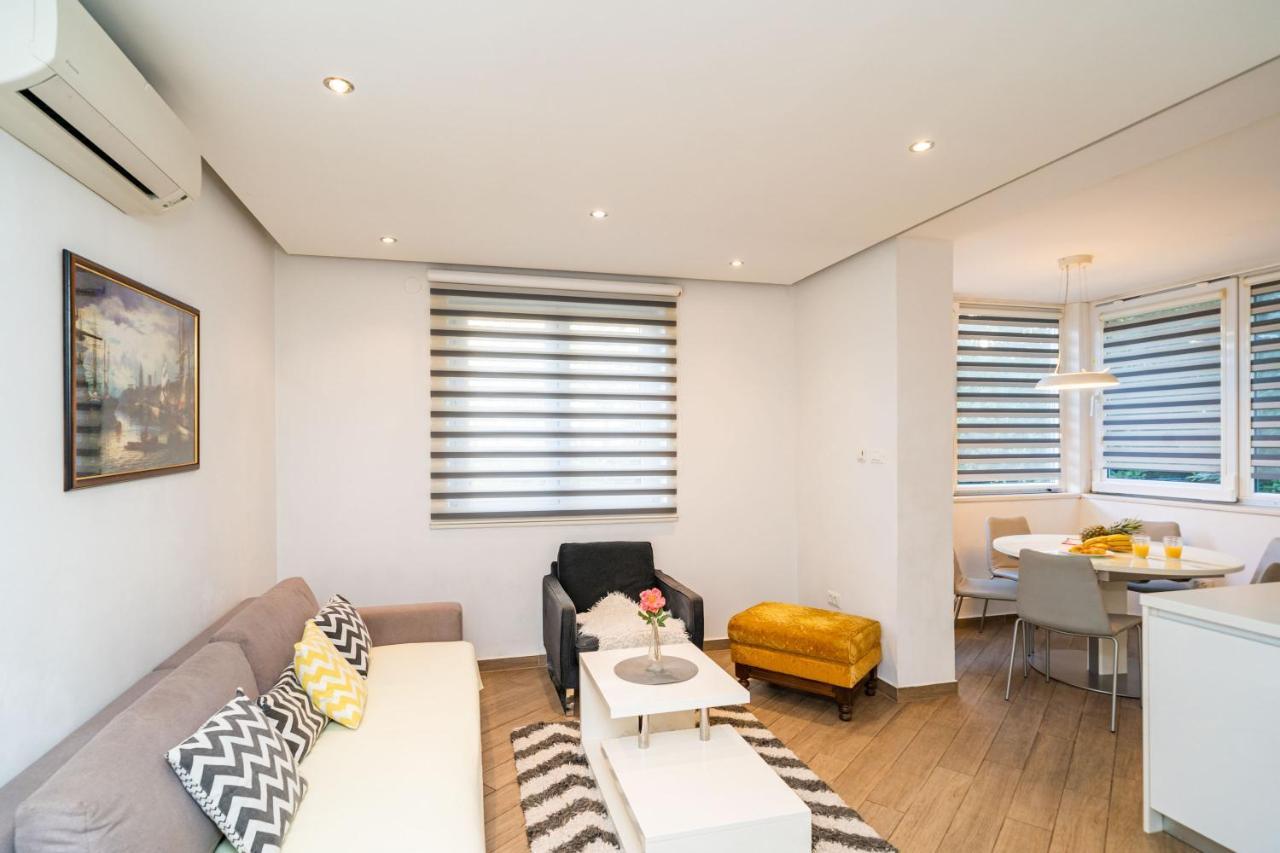 Spacious Two Bedroom Apartamento *