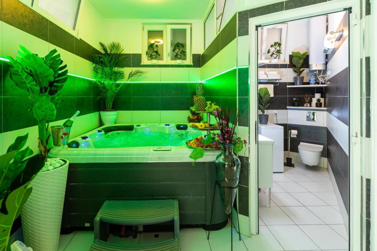 Appartement By The Way Hot Tub And Free Parking *