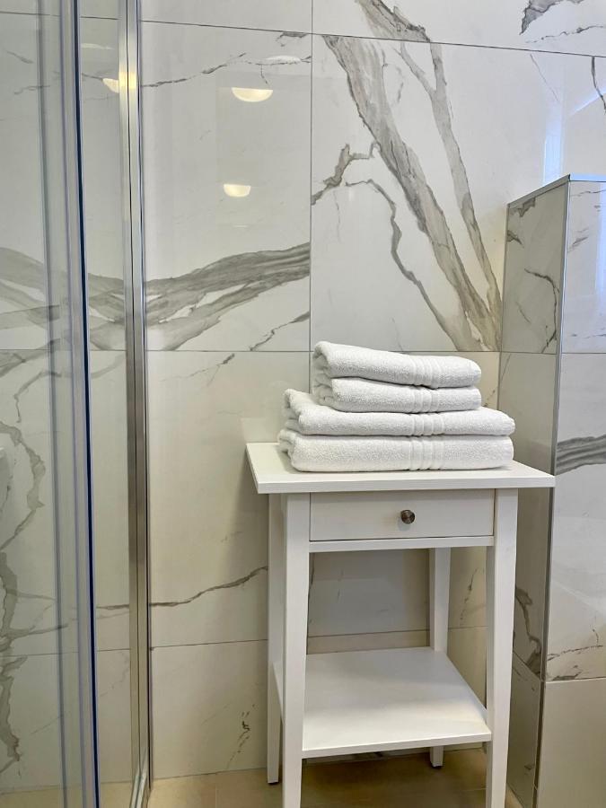 Laus Iii , Brand New Lovely One-bedroom *