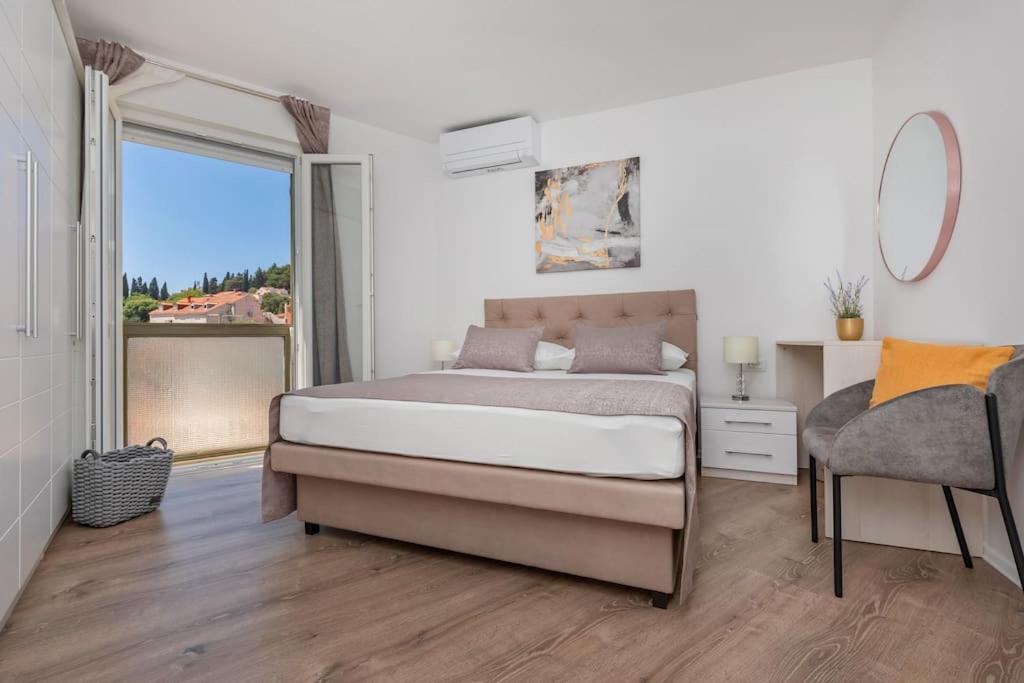 Kate- New In Center Of Lapad Apartment