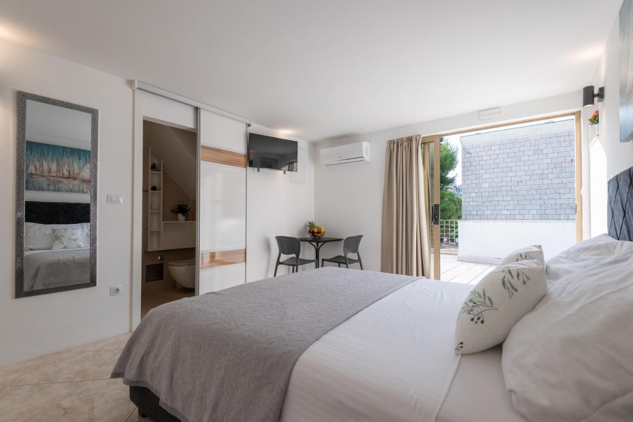 Alex - Lapad, Great Location Apartment *