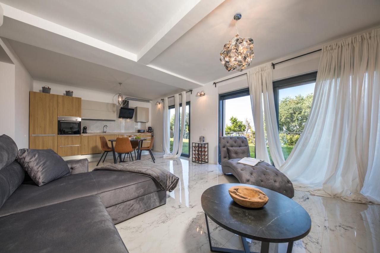 Manini Apartment