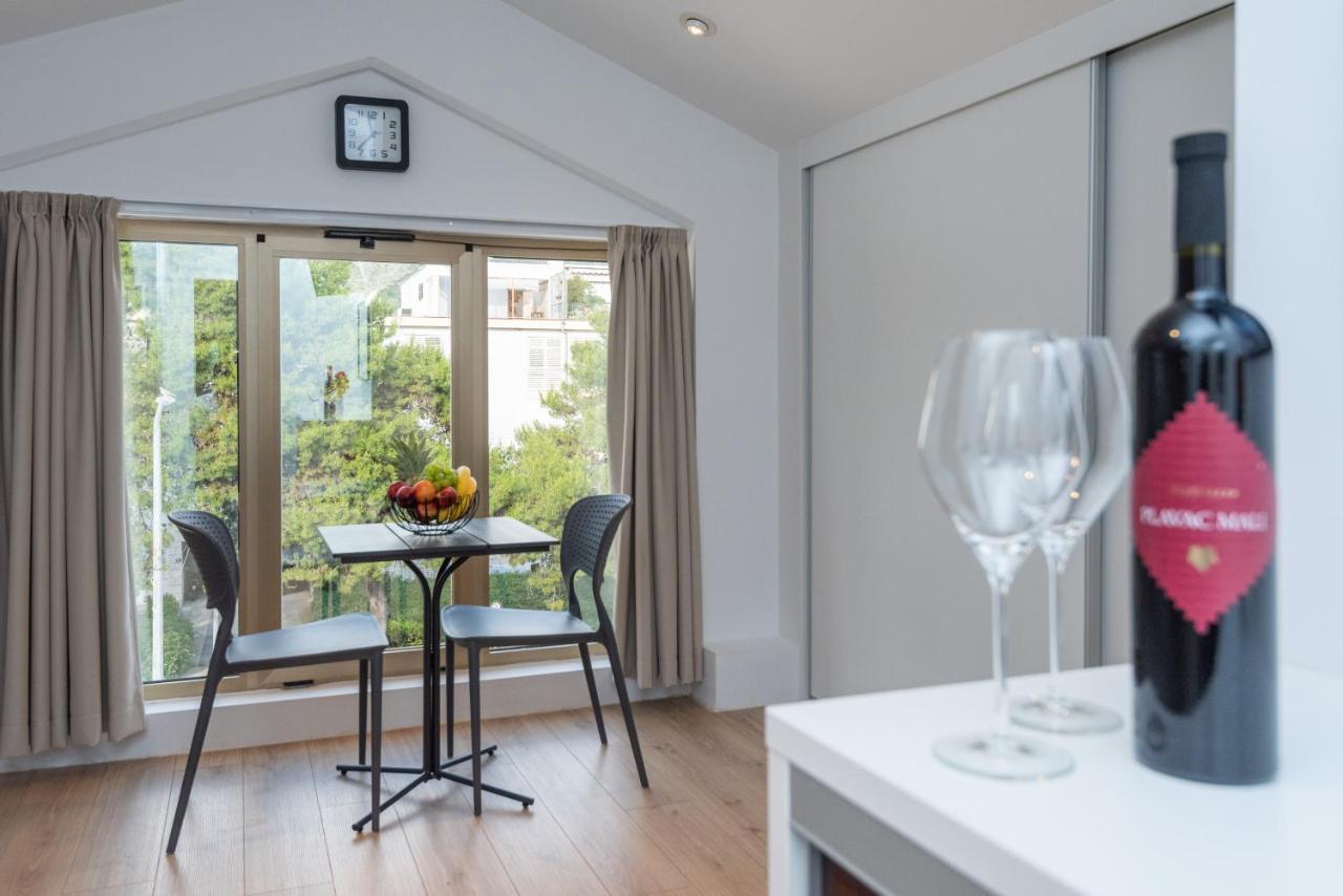 Alex - Lapad, Great Location Apartment *