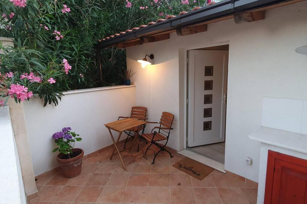 Small Cozy With Terrace Apartment *
