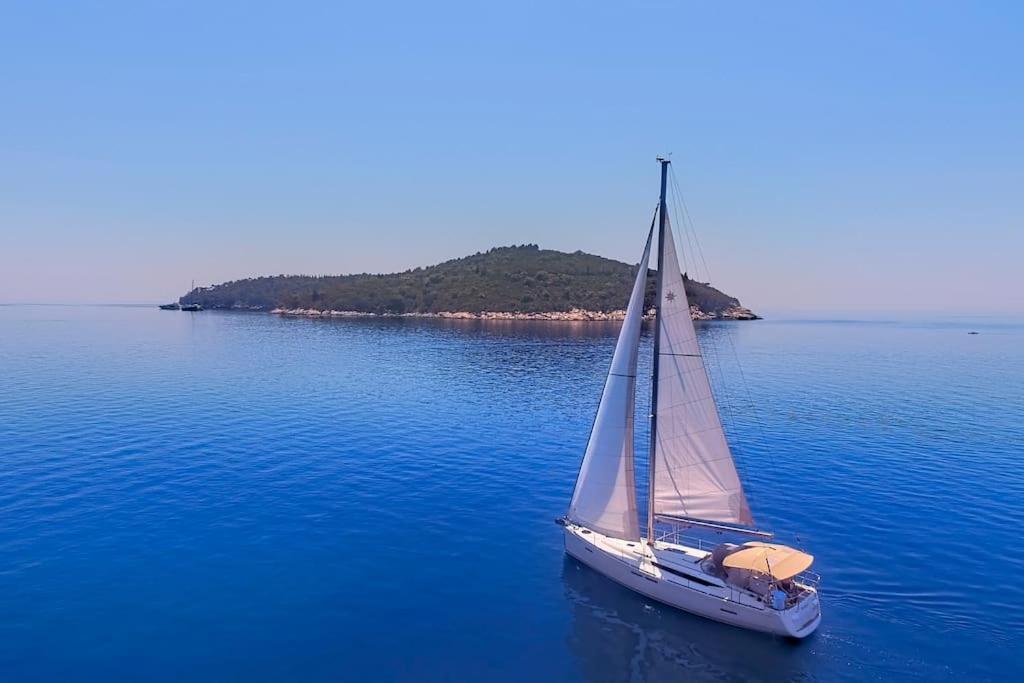 Botel Luxury Sailing Dubrovnik