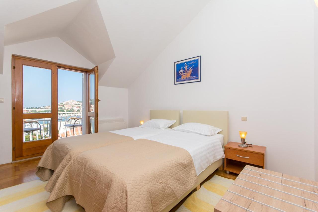Appartement In Port With Sea View *