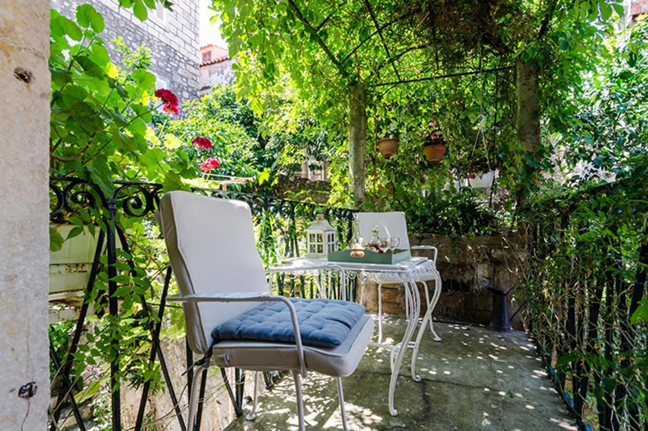 Apartment Moskar With Balcony In Heart Of Old Town