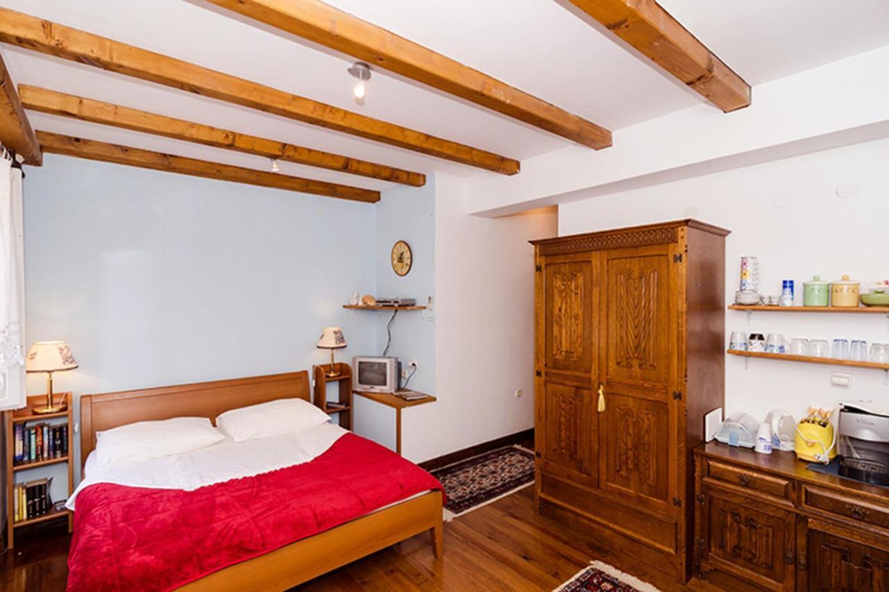 Apartment Moskar With Balcony In Heart Of Old Town