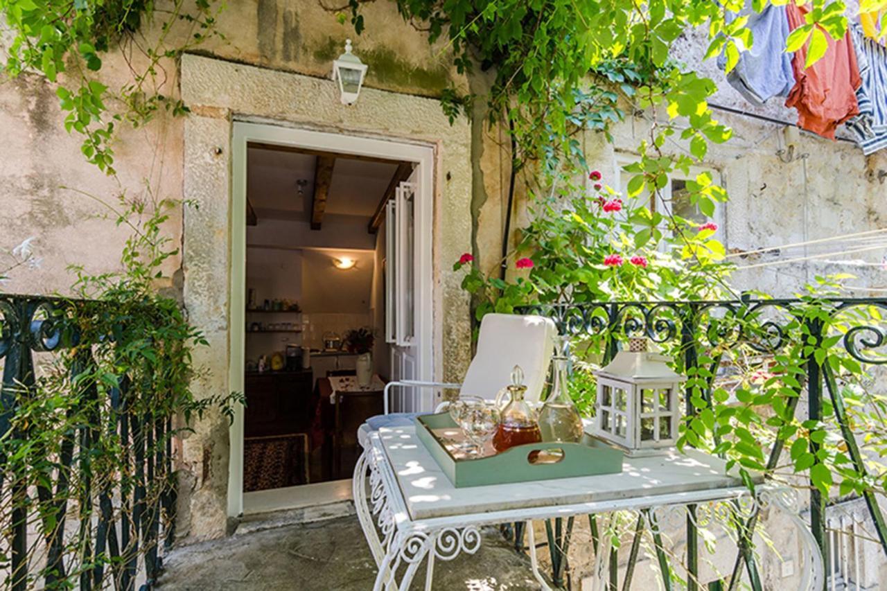 Apartment Moskar With Balcony In Heart Of Old Town