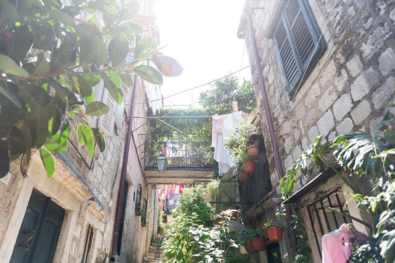 Apartment Moskar With Balcony In Heart Of Old Town