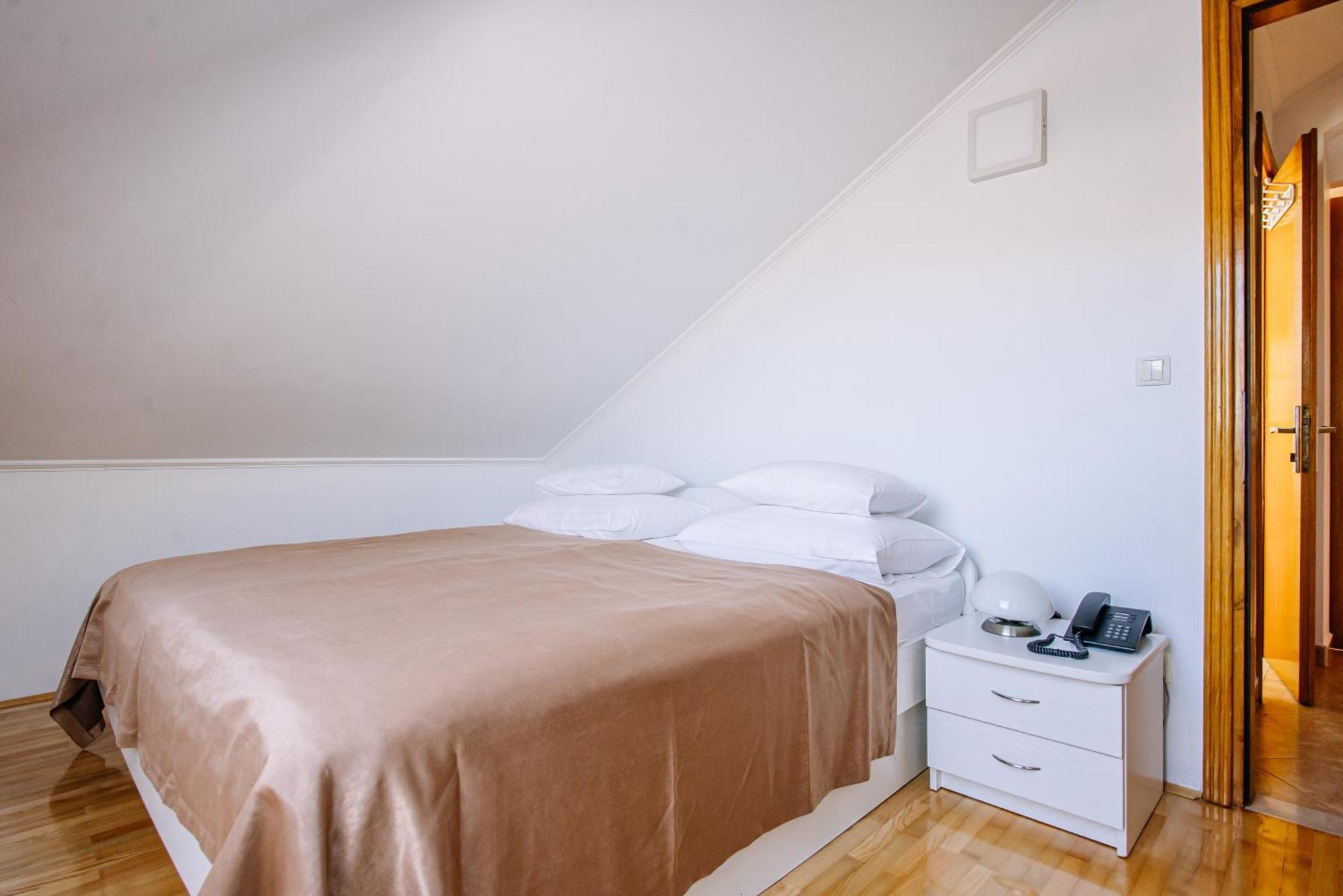 Curic Apartment *