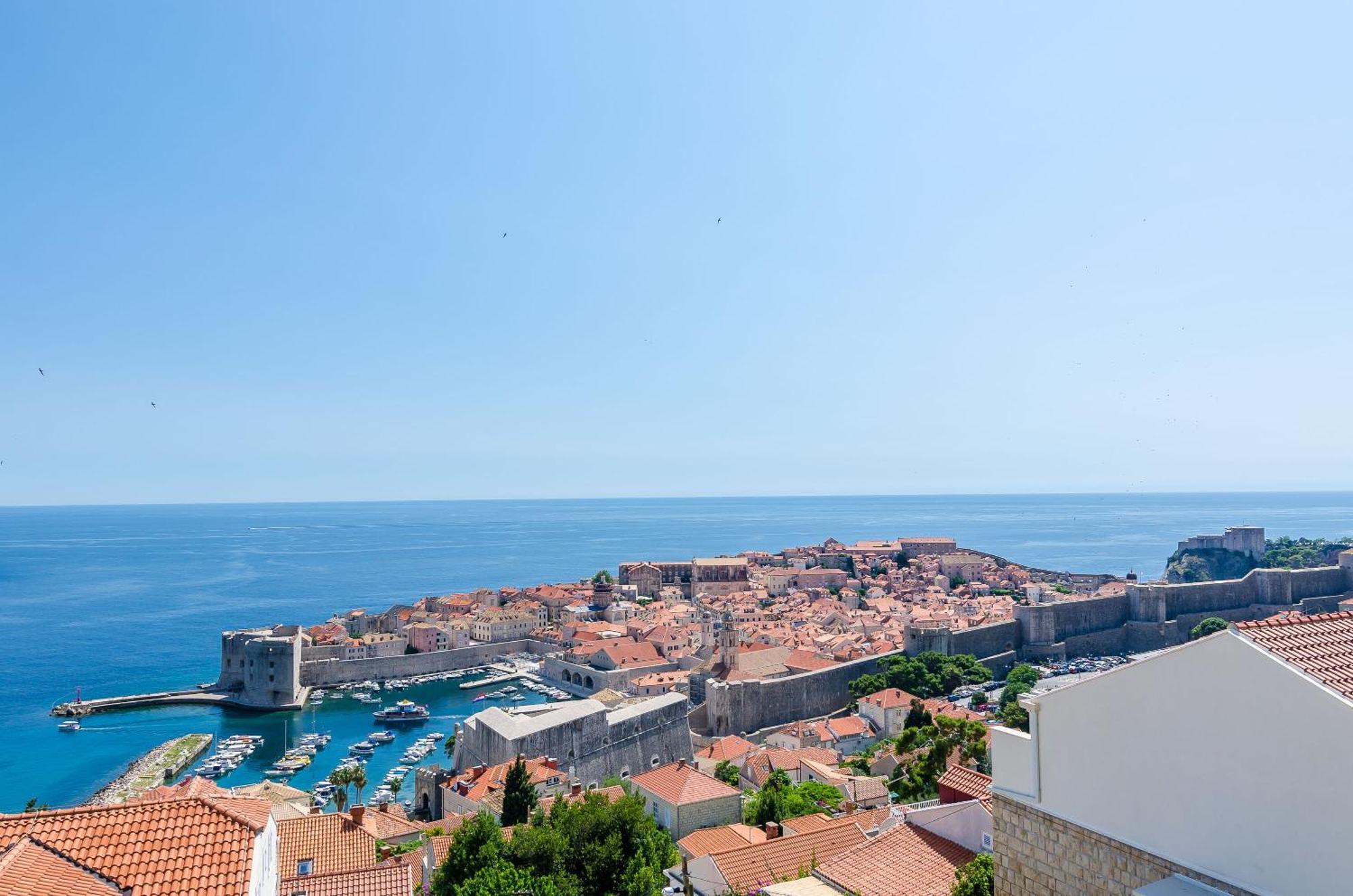 Apartments And Room Lora Guest house 3*