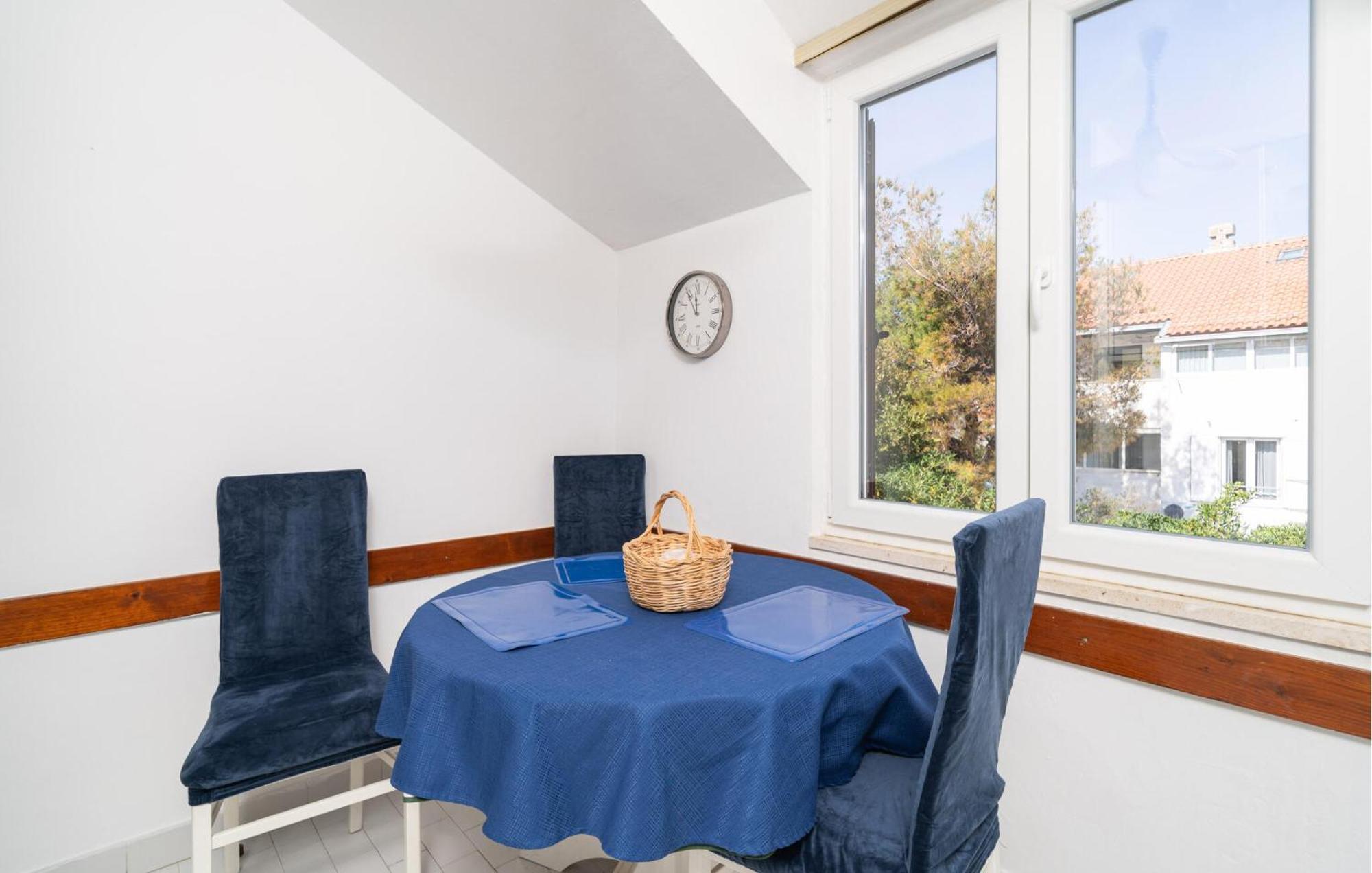 1 Bedroom Lovely In Apartment Dubrovnik