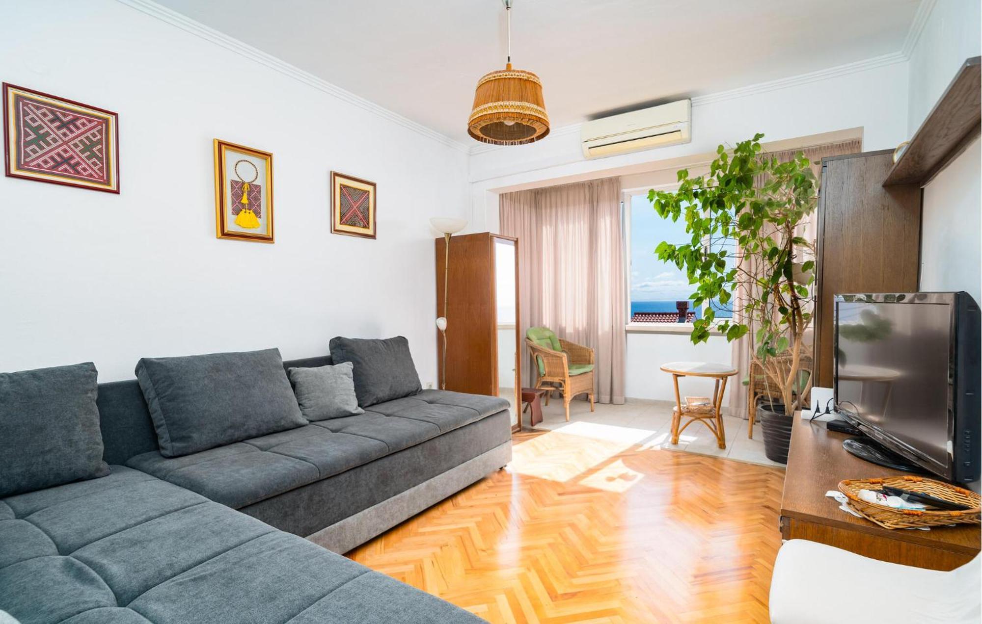 Apartment 1 Bedroom Lovely In *