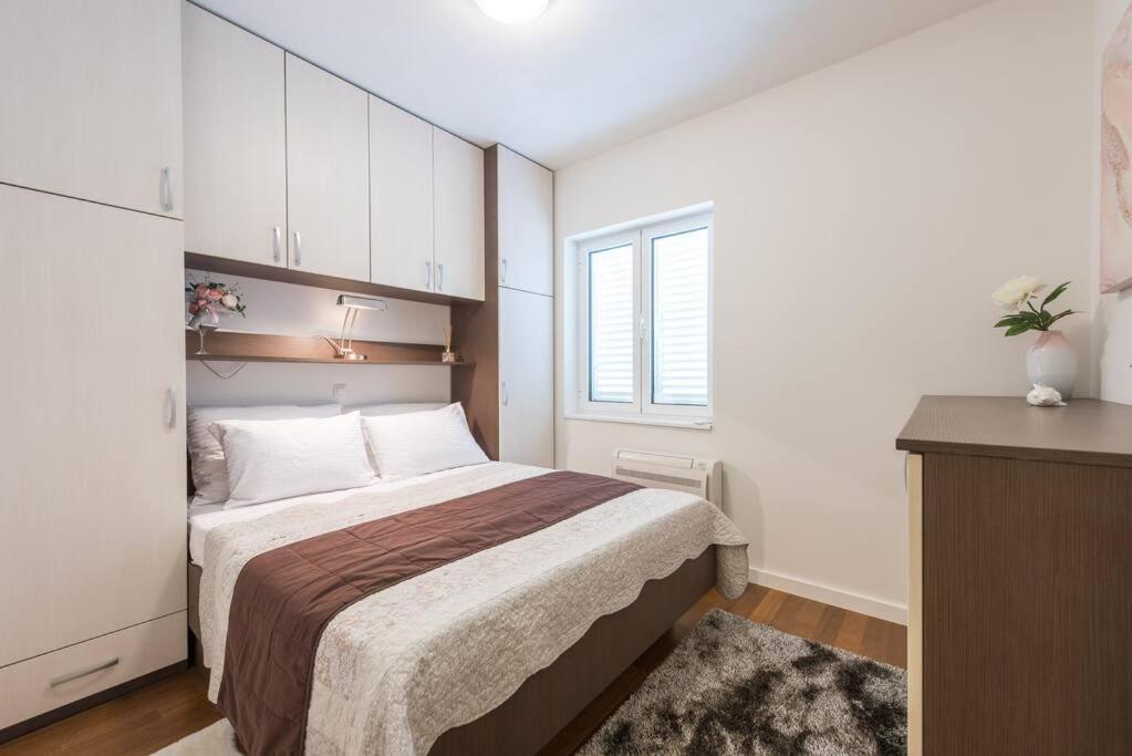Lida - Comfort One Bedroom Apt,free Parking-lapad Apartment