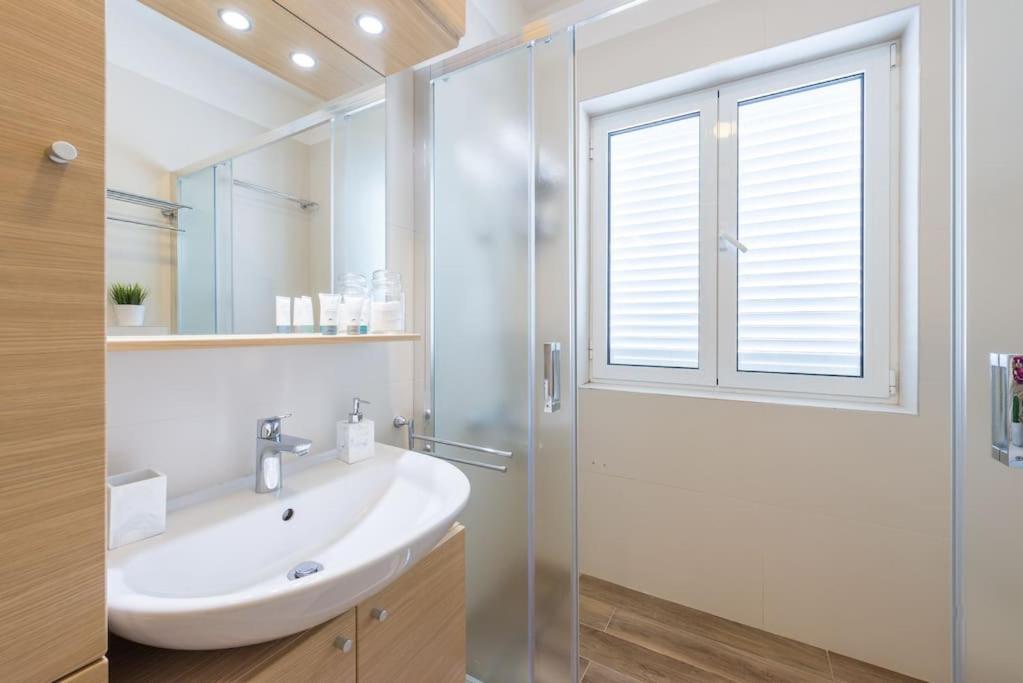 Lida - Comfort One Bedroom Apt,free Parking-lapad Apartment Dubrovnik