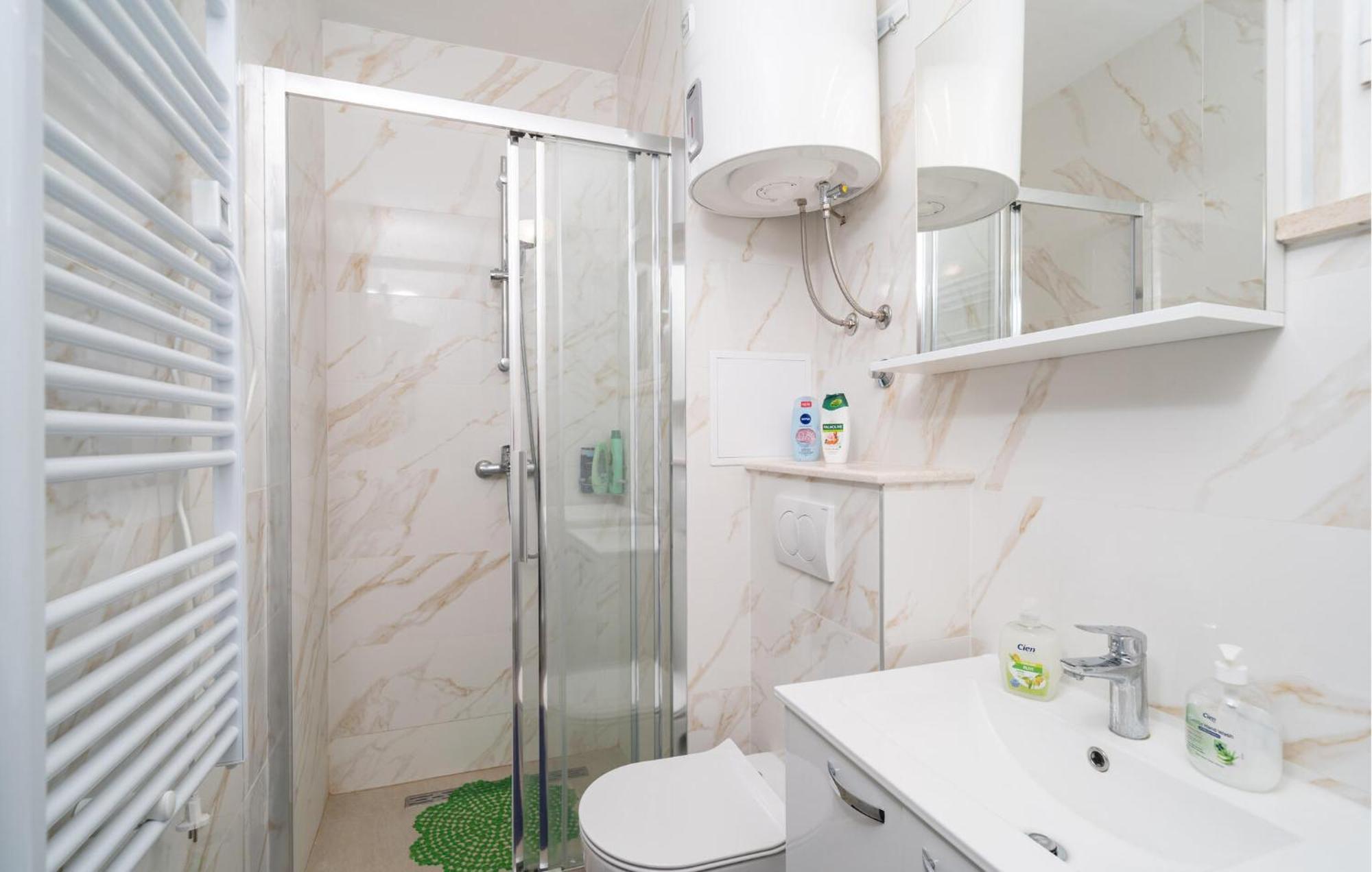 1 Bedroom Lovely In *