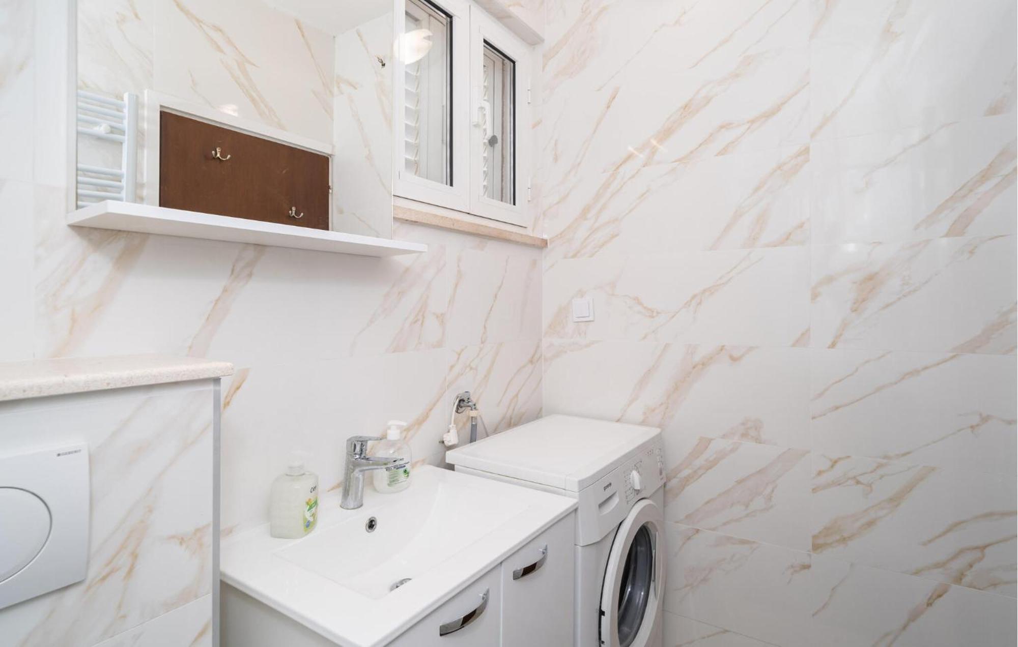 Apartment 1 Bedroom Lovely In *