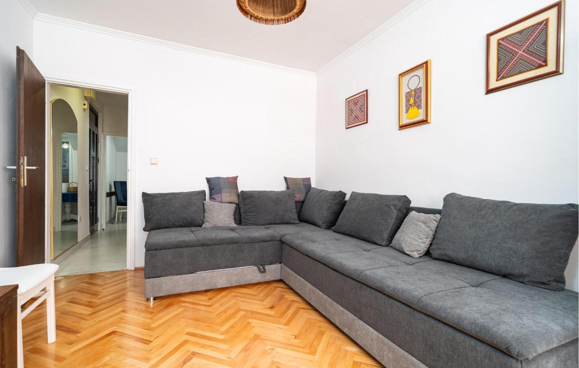 Apartment 1 Bedroom Lovely In