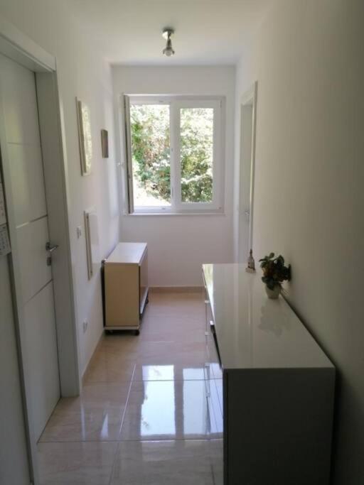 Apartment Sweet - Excellent Location *