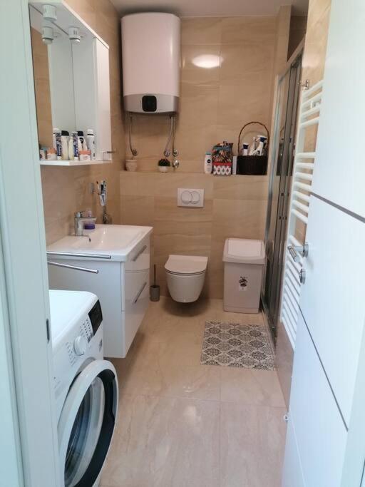 Apartment Sweet - Excellent Location *