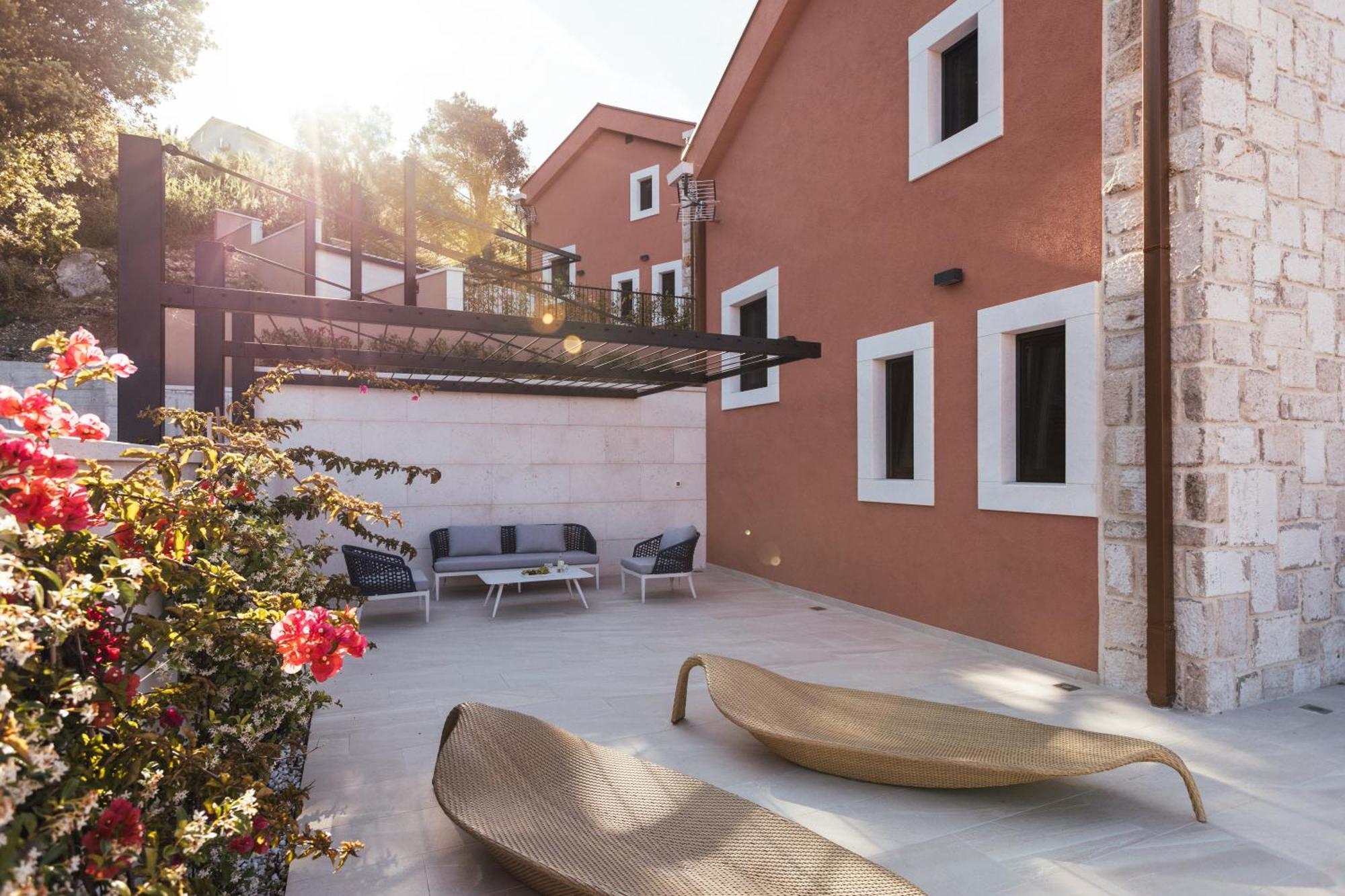 Val & Sol Villa *