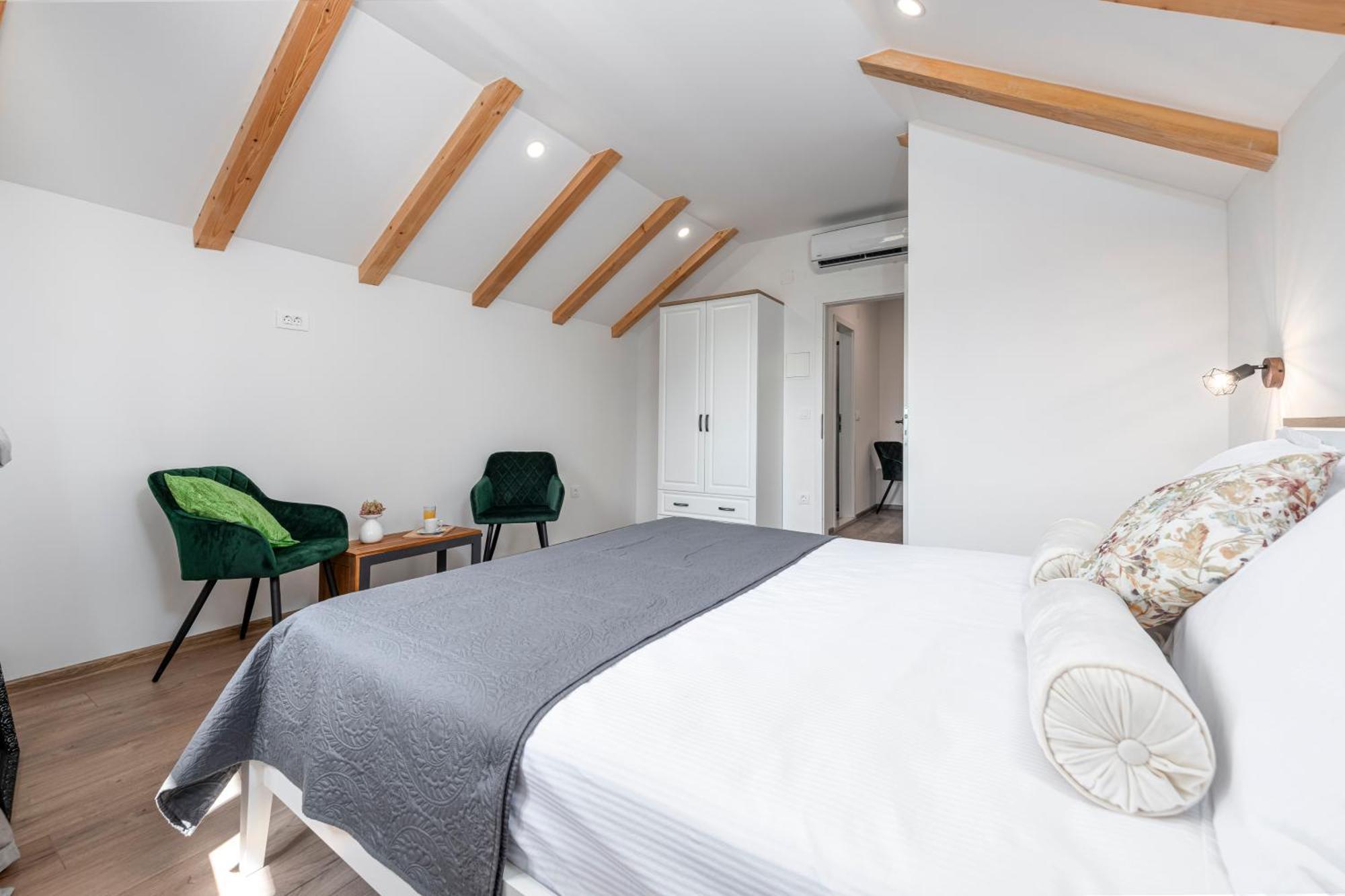 Rougemarin Heritage House With Private Pool Villa *