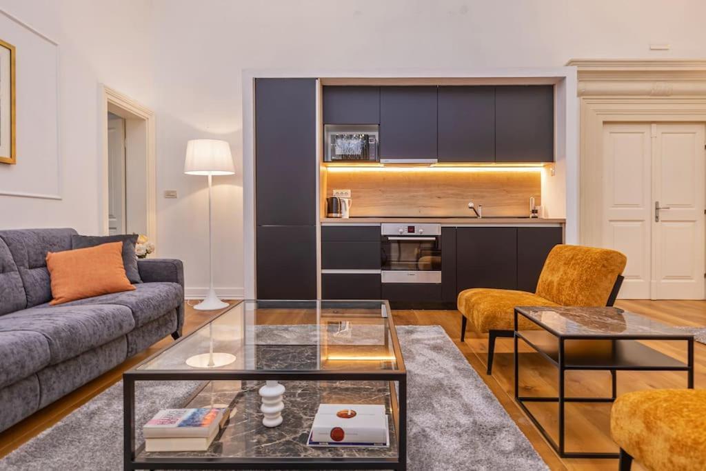 Apartment Palace Art Ii