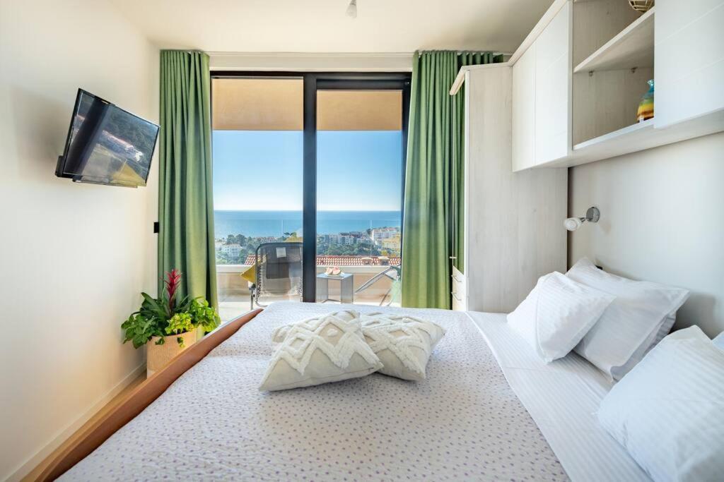 A3 Montovjerna - Panoramic Terrace Getaway Apartment *