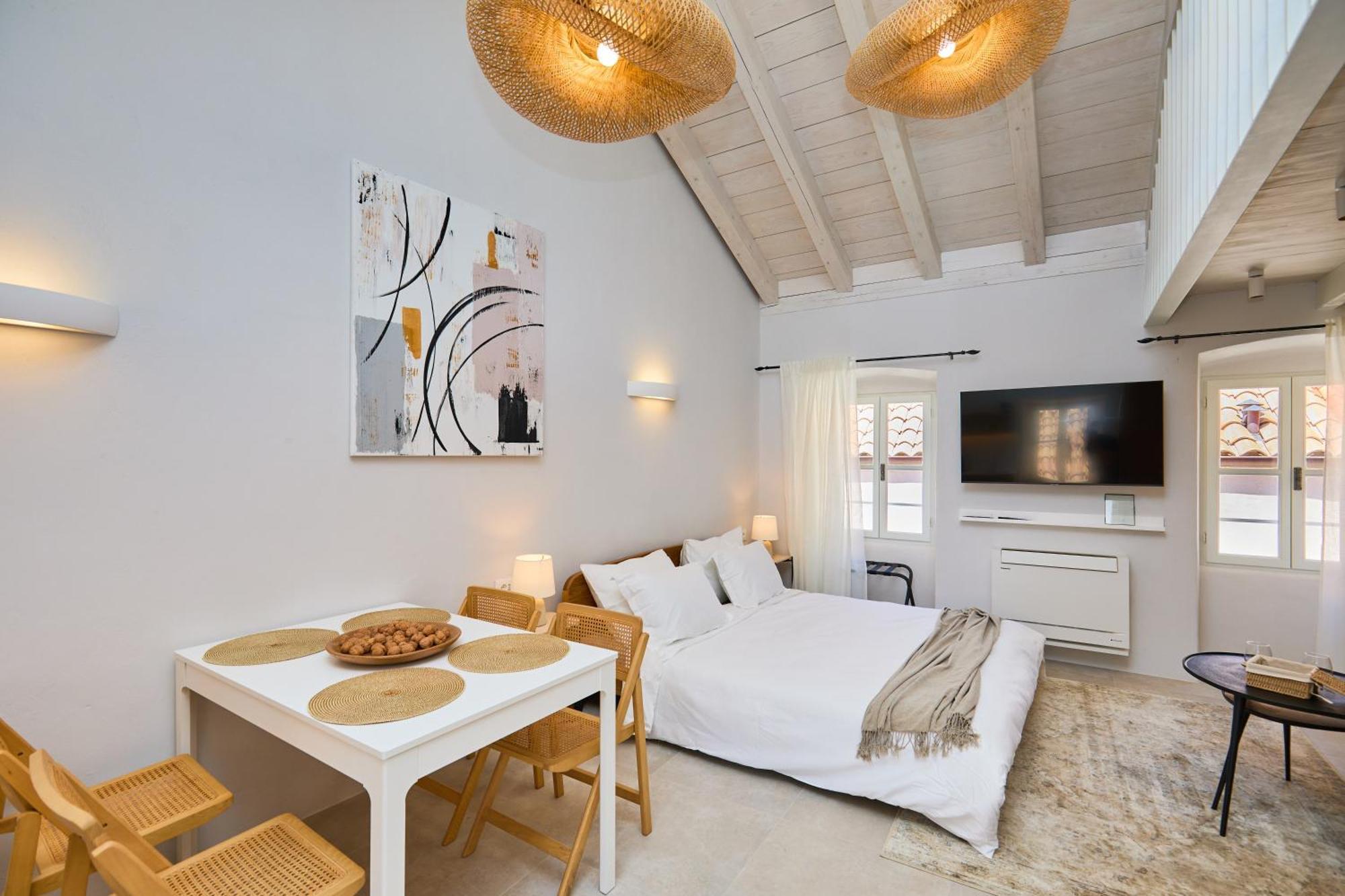 Modern Stone House, Luxury In Old Town 4*