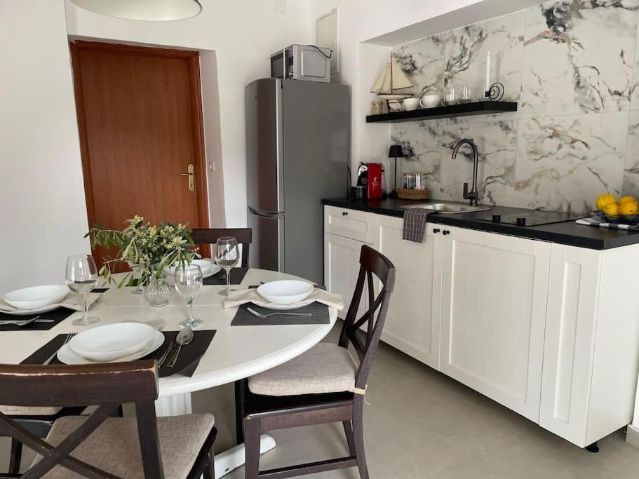 Apartment Seafront House In