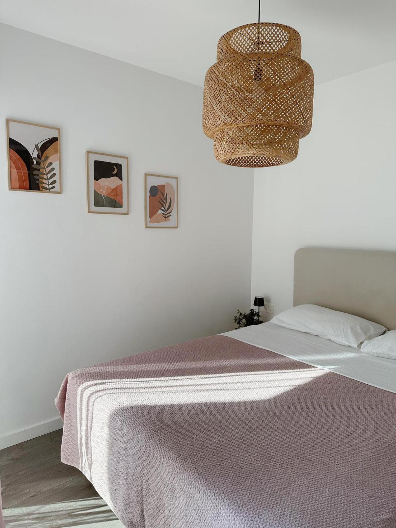 Apartment Lovely 1 Bedroom Near With Private Parking