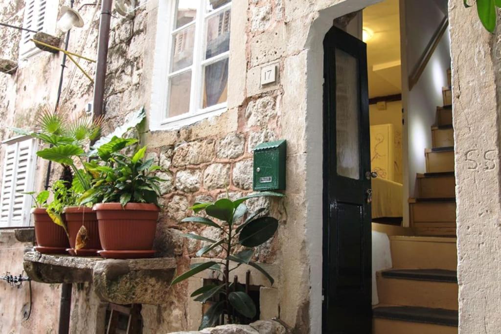 Roko, Old Town Apartment