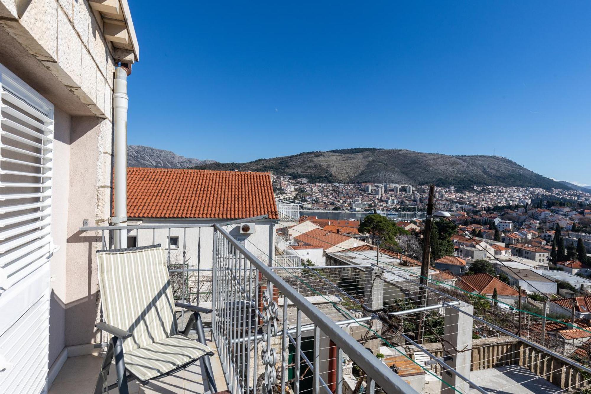Apartment Spacious 80m2 Place, Great Views:-) 2 Bedrooms !