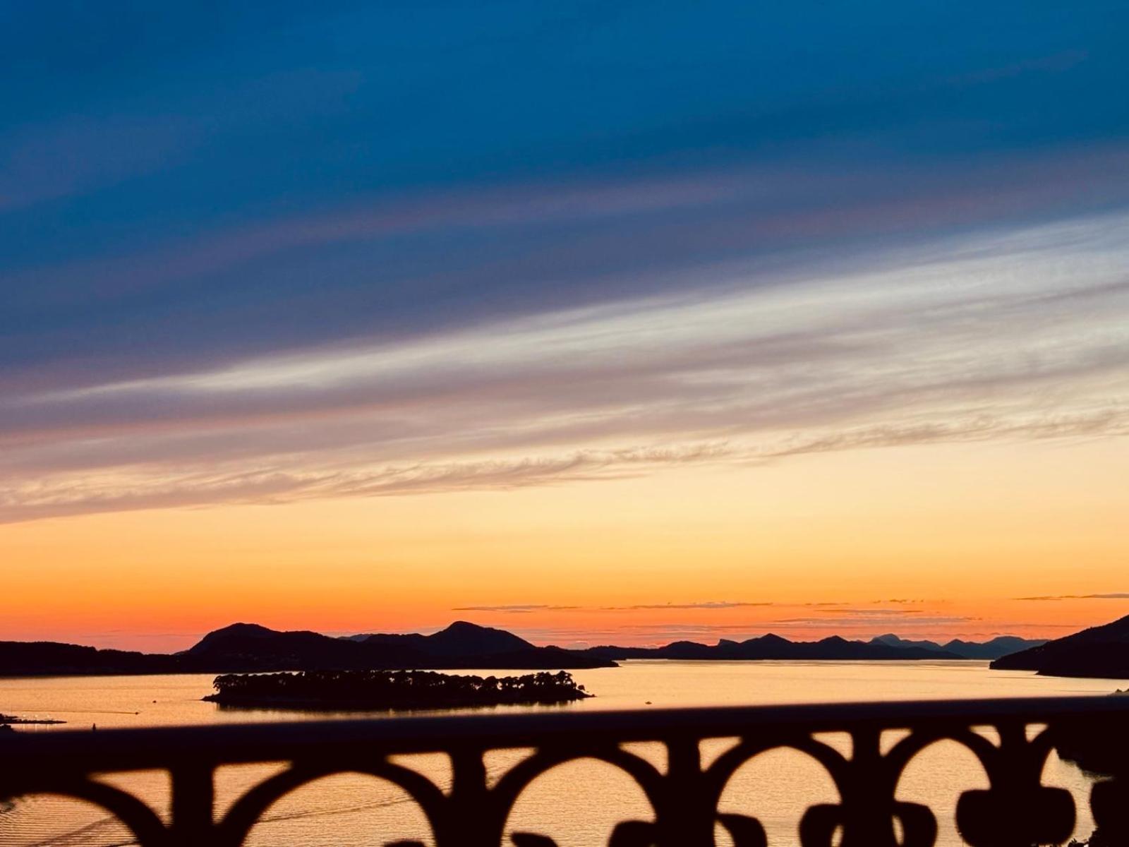 Dalmatian House, Spacious Stone Terraces, Balcony , Views Ferienhaus Dubrovnik