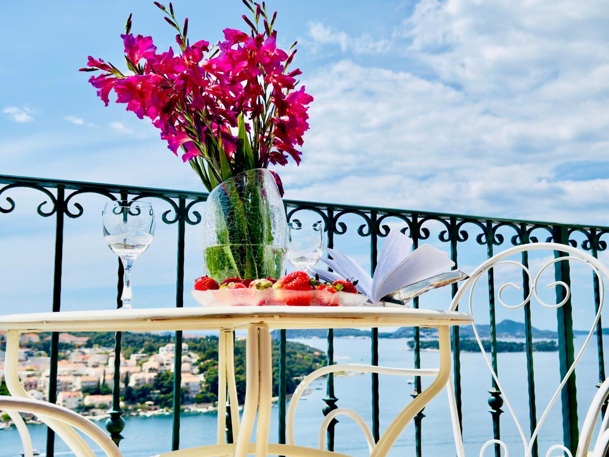 Dalmatian House, Spacious Stone Terraces, Balcony , Views Ferienhaus *
