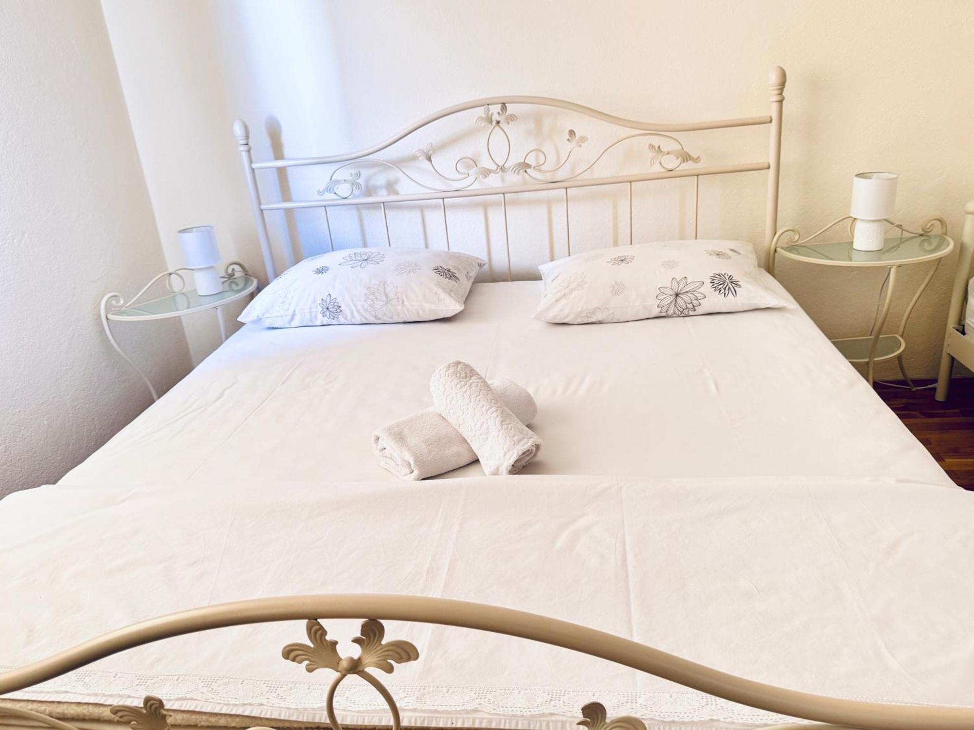 Dalmatian House, Spacious Stone Terraces, Balcony , Views Ferienhaus