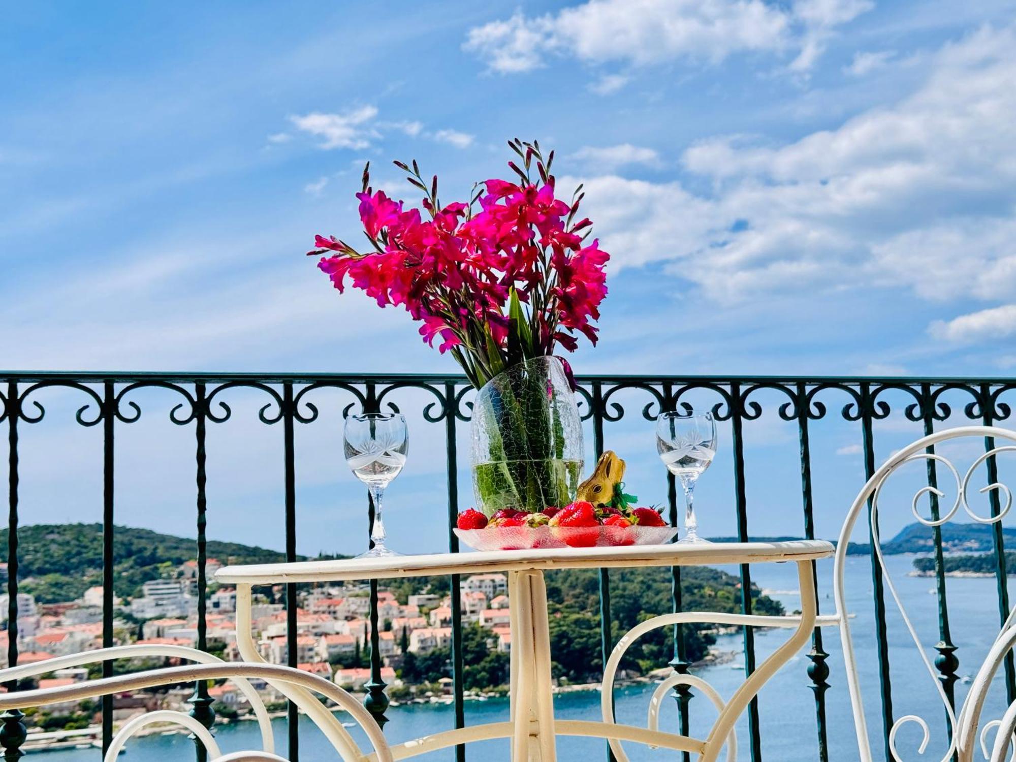 Dalmatian House, Spacious Stone Terraces, Balcony , Views Ferienhaus
