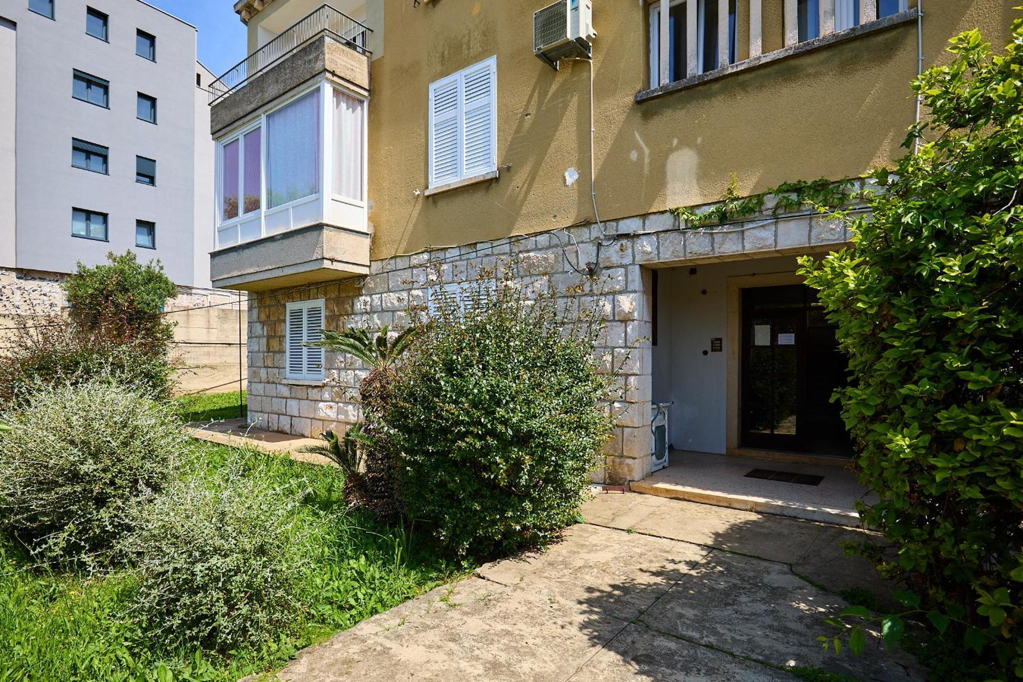 Evergreen Escape Apartment