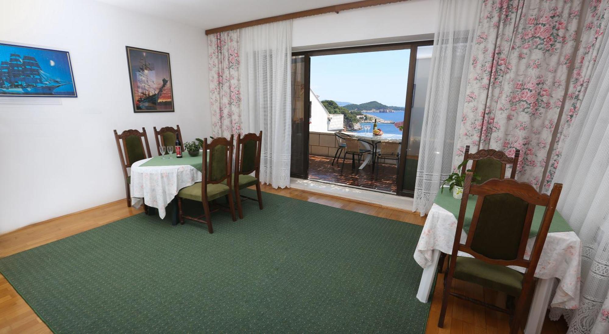 Rooms Cvetka 3*