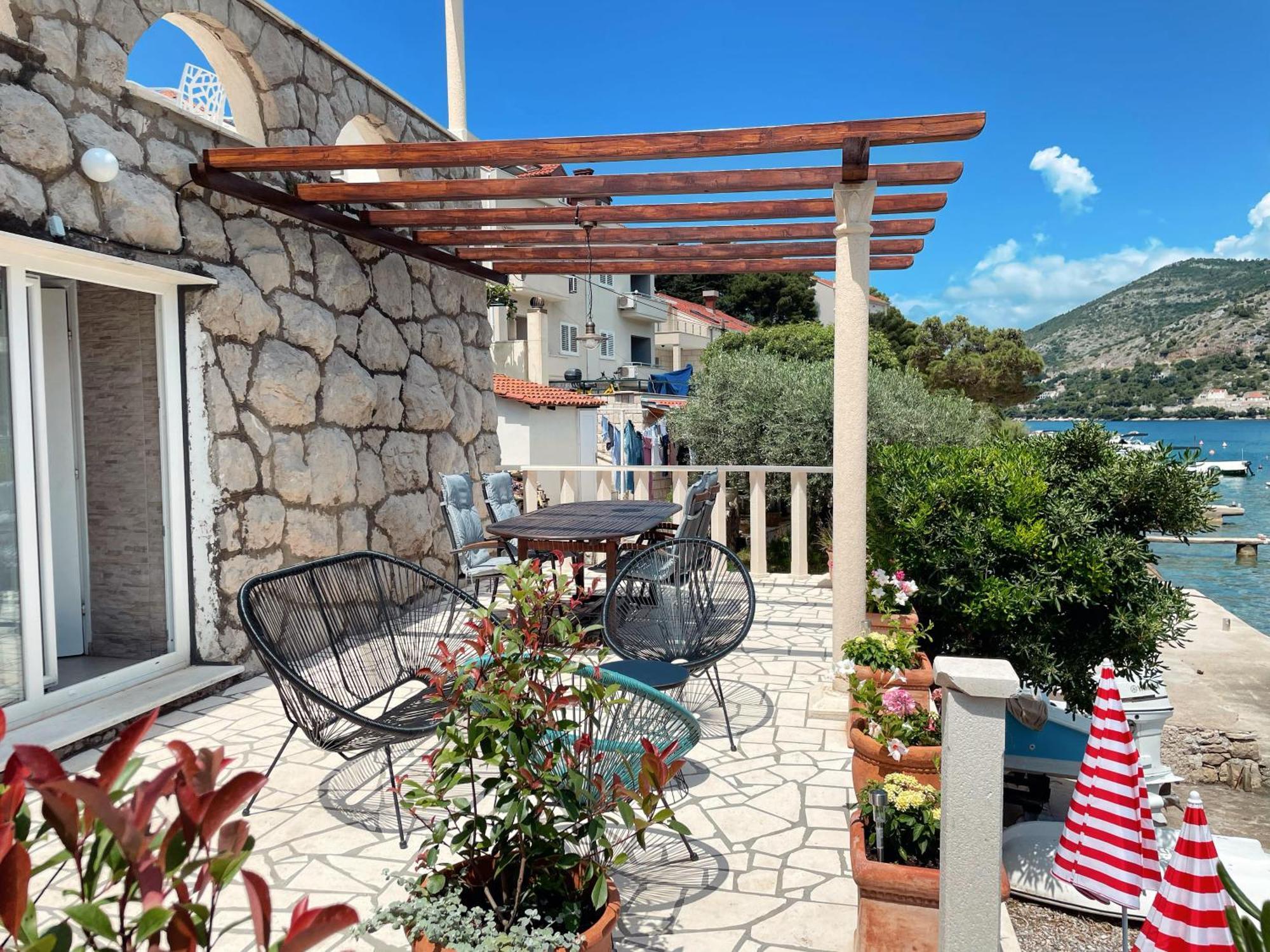 Seafront House In Apartment
