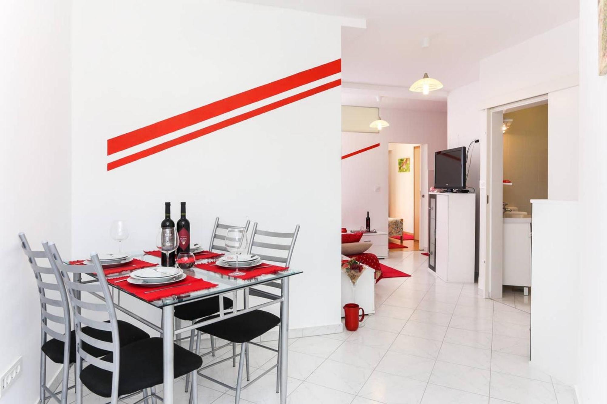 Charming In | 40 M² | Parking Included Apartment