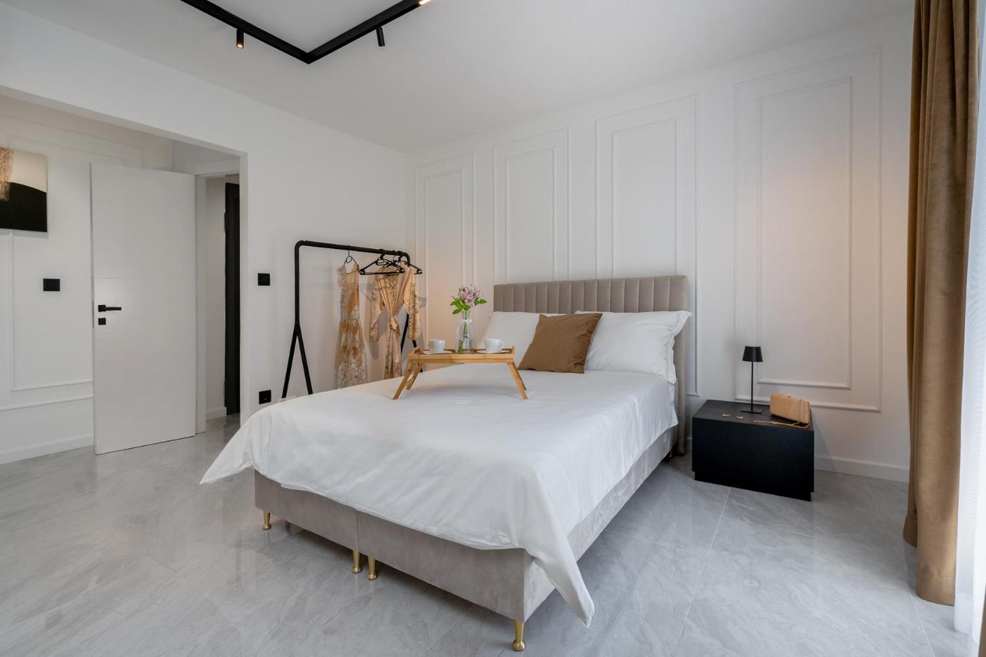 Luxury Need Apartment