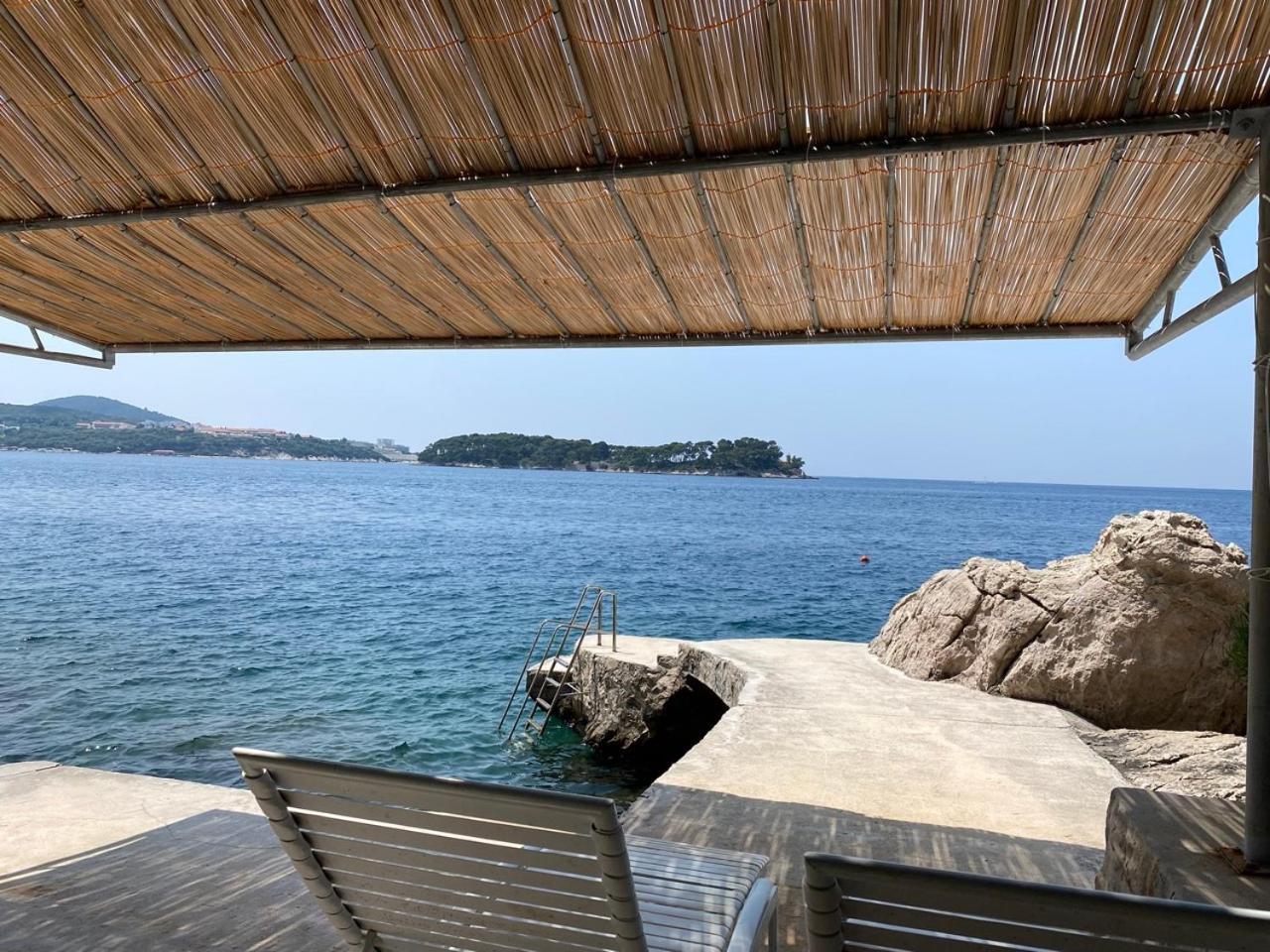 Charming Seafront At Mara Apartment