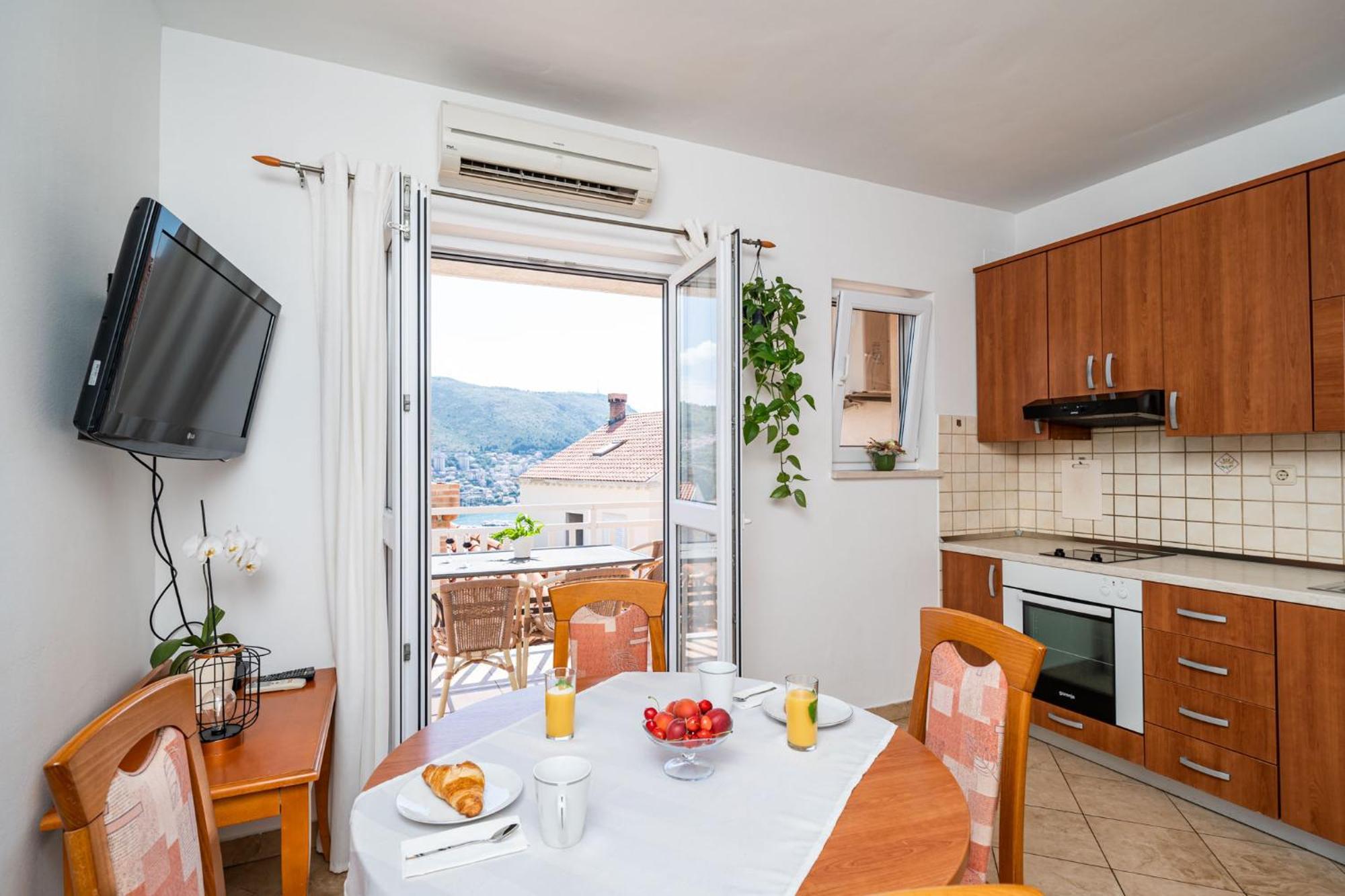 Burum - With Beautiful View 3 Apartment