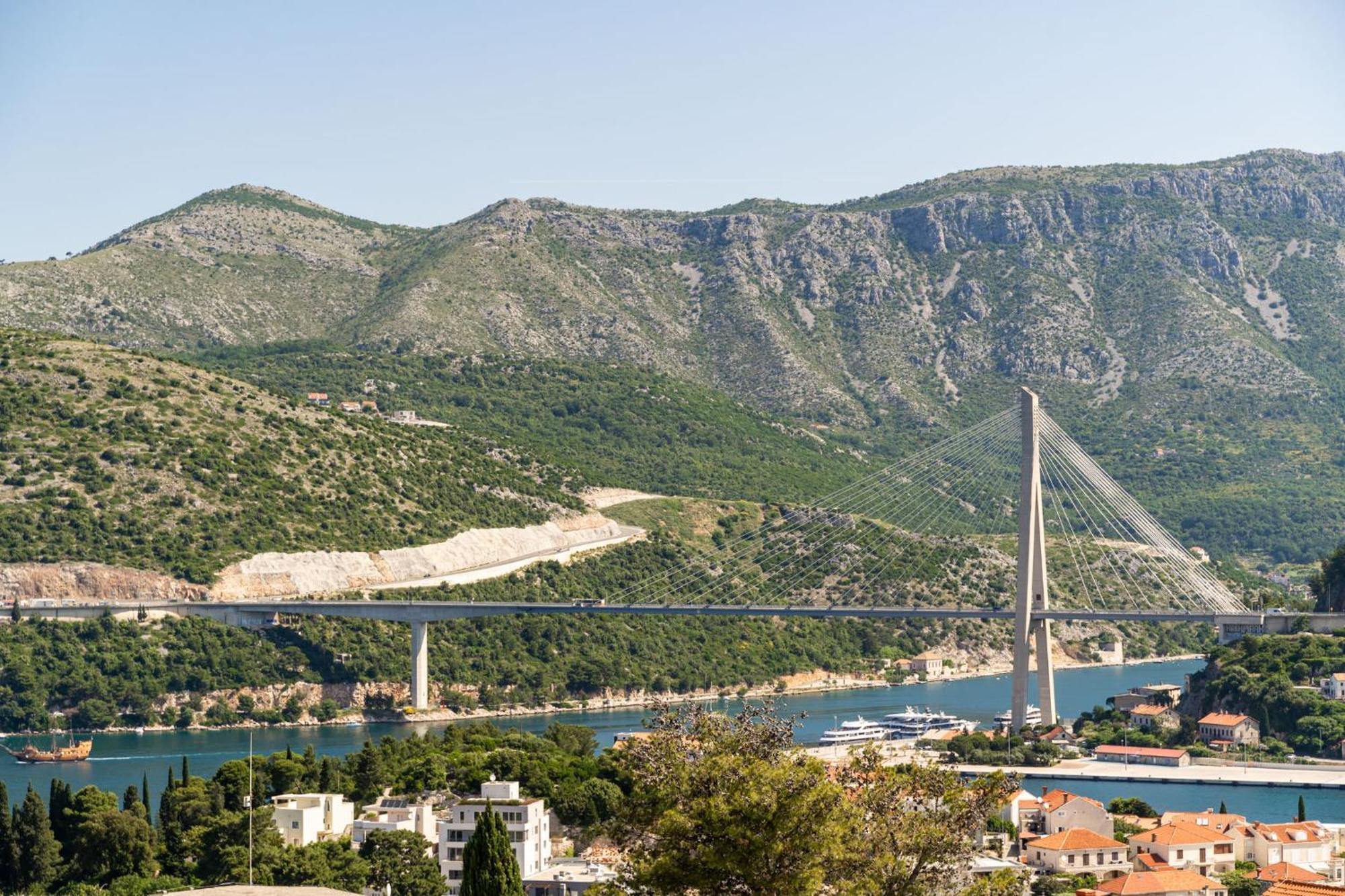 Burum - With Beautiful View 3 Apartment